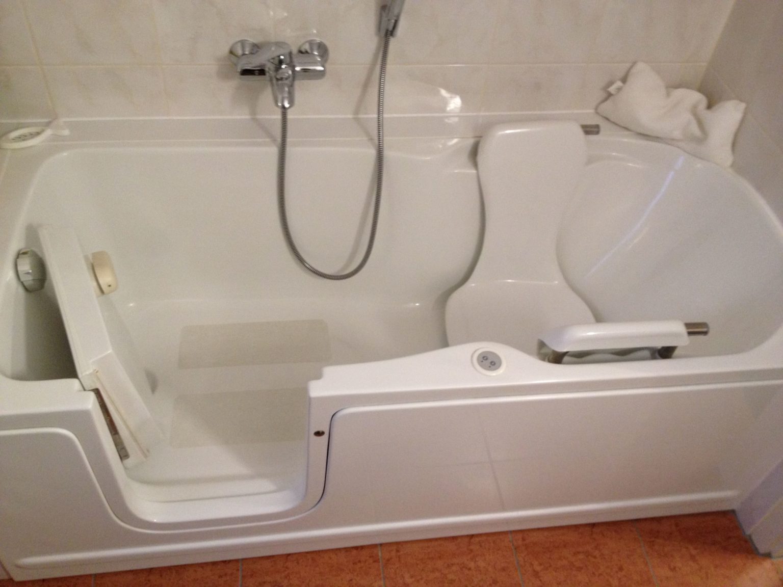 Badewannen mit Tür für Senioren in Berlin und Brandenburg Badewannen mit Tür für Senioren in Berlin und Brandenburg